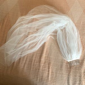 Ivory tulle veil